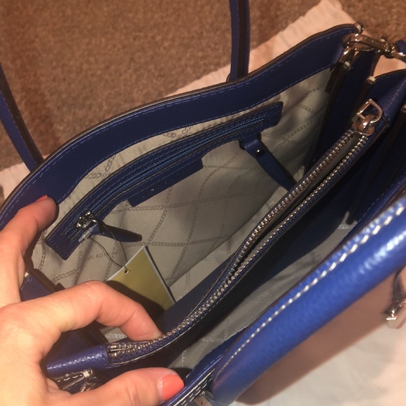 Michael Kors medium purse with strap - Picture 10 of 14